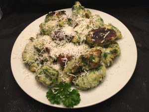 Geschmälzte Bärlauch-Gnocchi und Parmesan