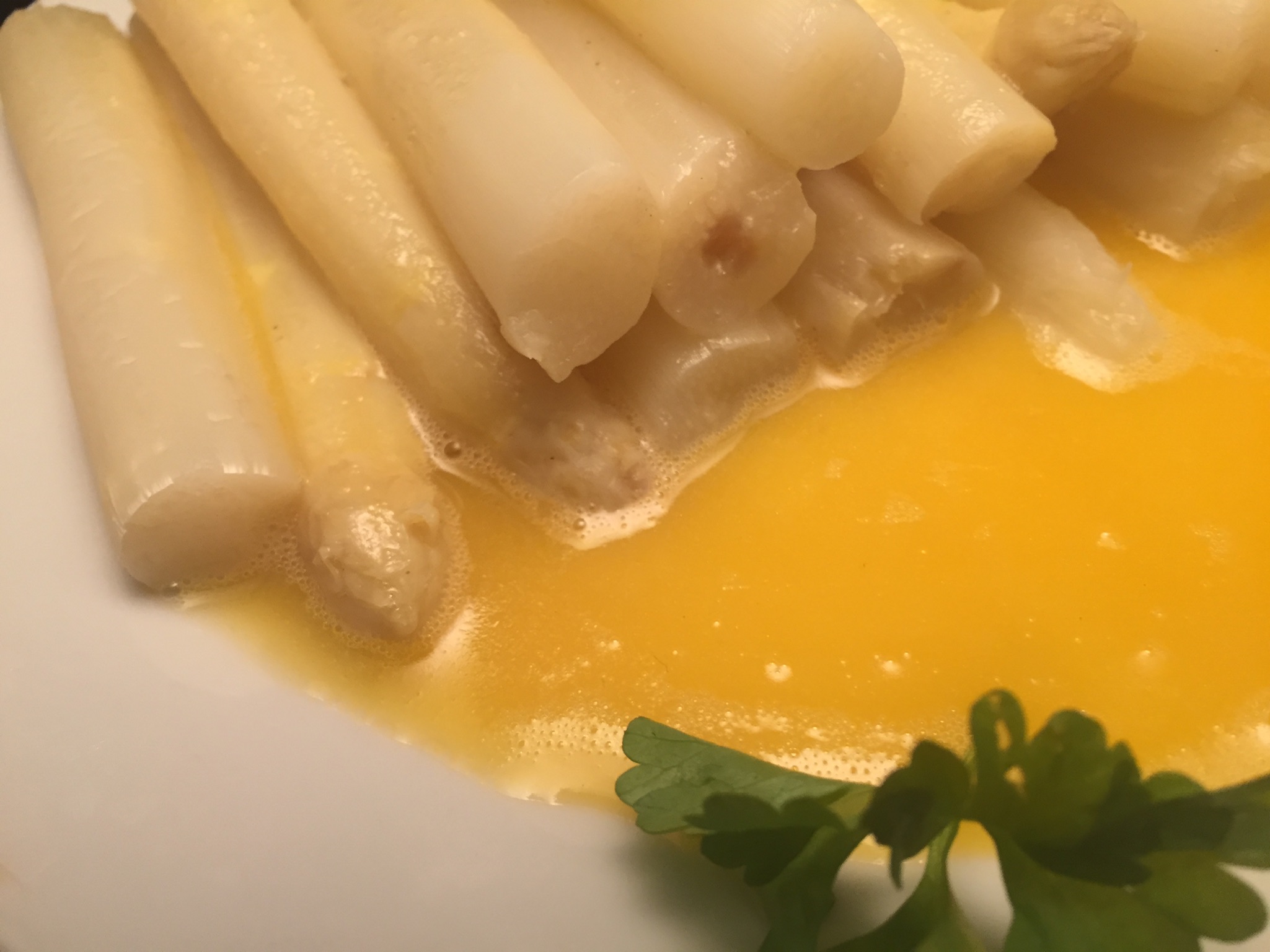 Spargel und Sauce Hollandaise