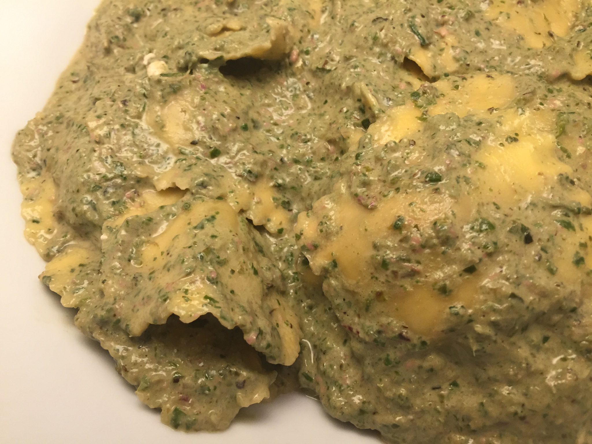 Ravioli mit Wildkräuter-Pesto