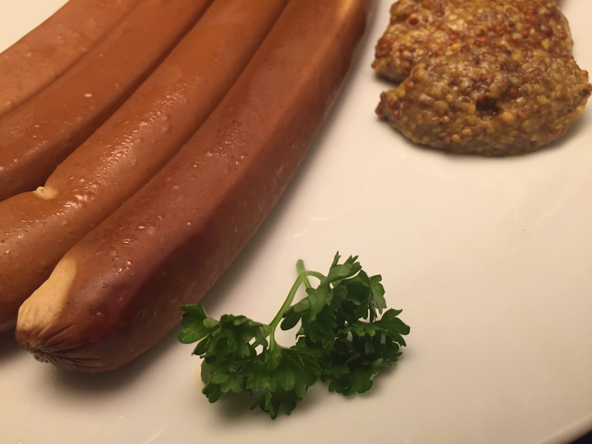 Tofu-Wiener und grober Senf