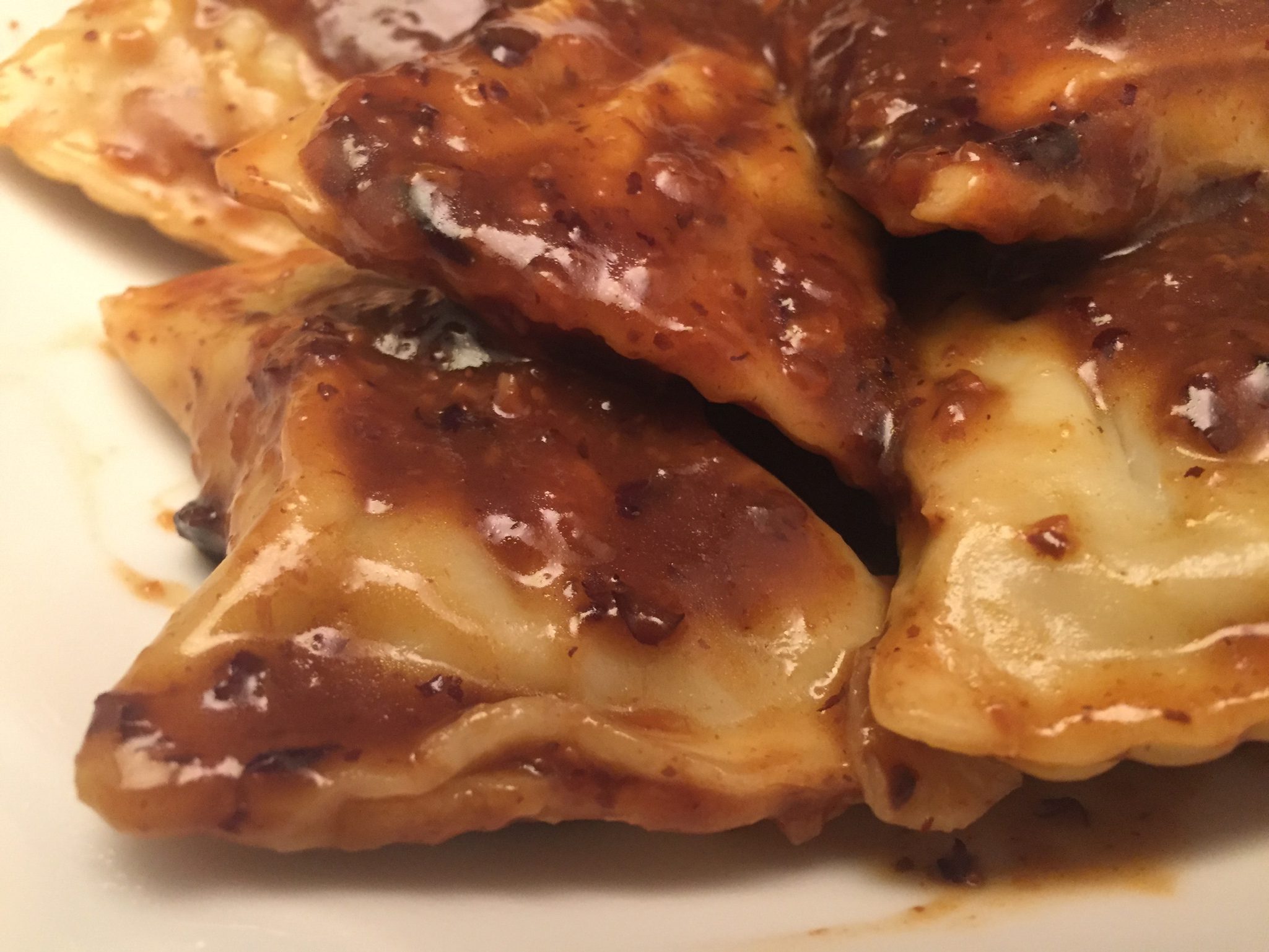 Maultaschen mit schwarzer Bohnen-Sauce