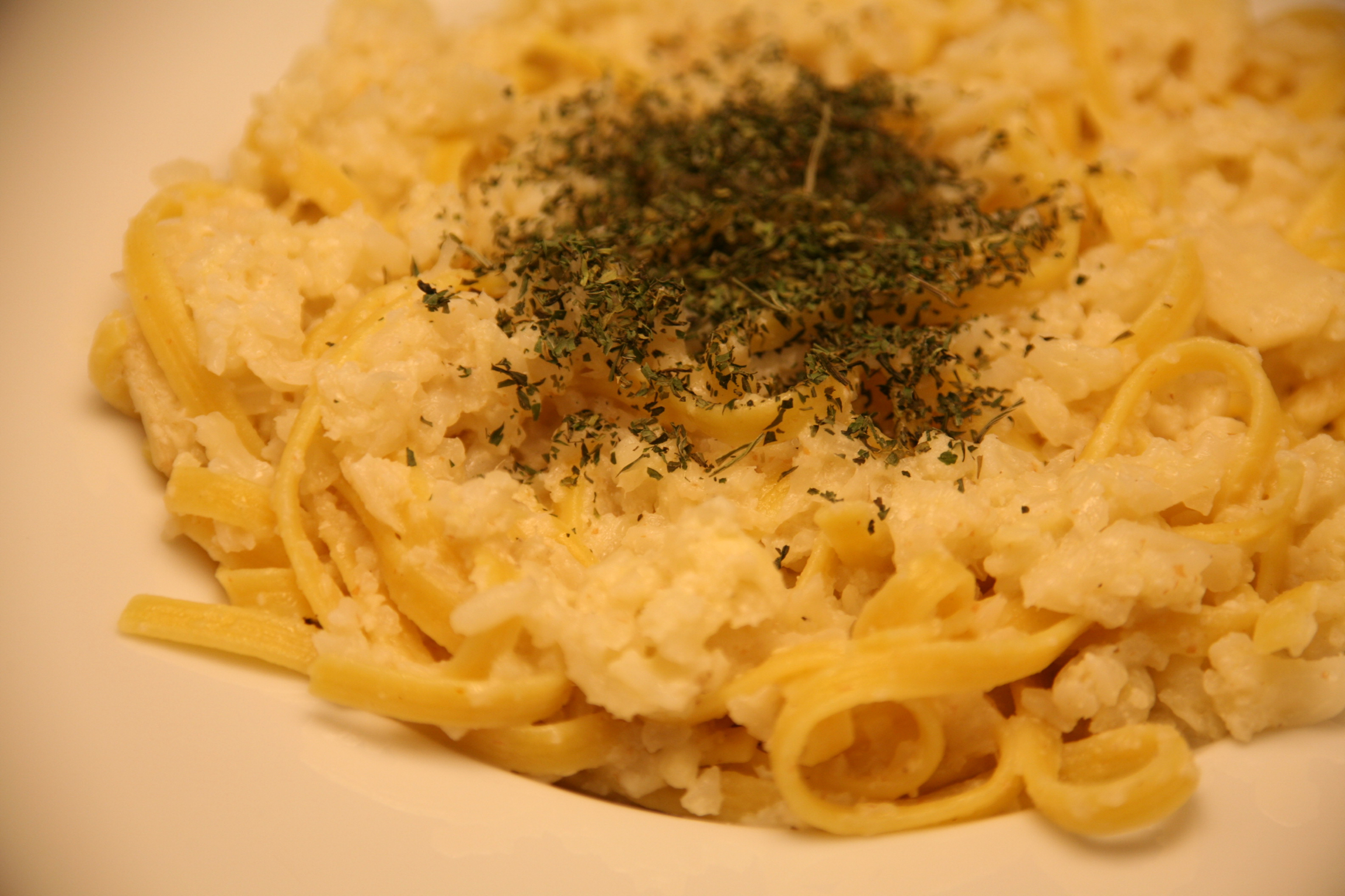 Tagliolina al limone mi Blumenkohl-Pesto