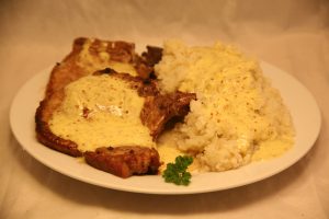 Schweine-Koteletts, Blumenkohl-Stampf und Mayonnaise