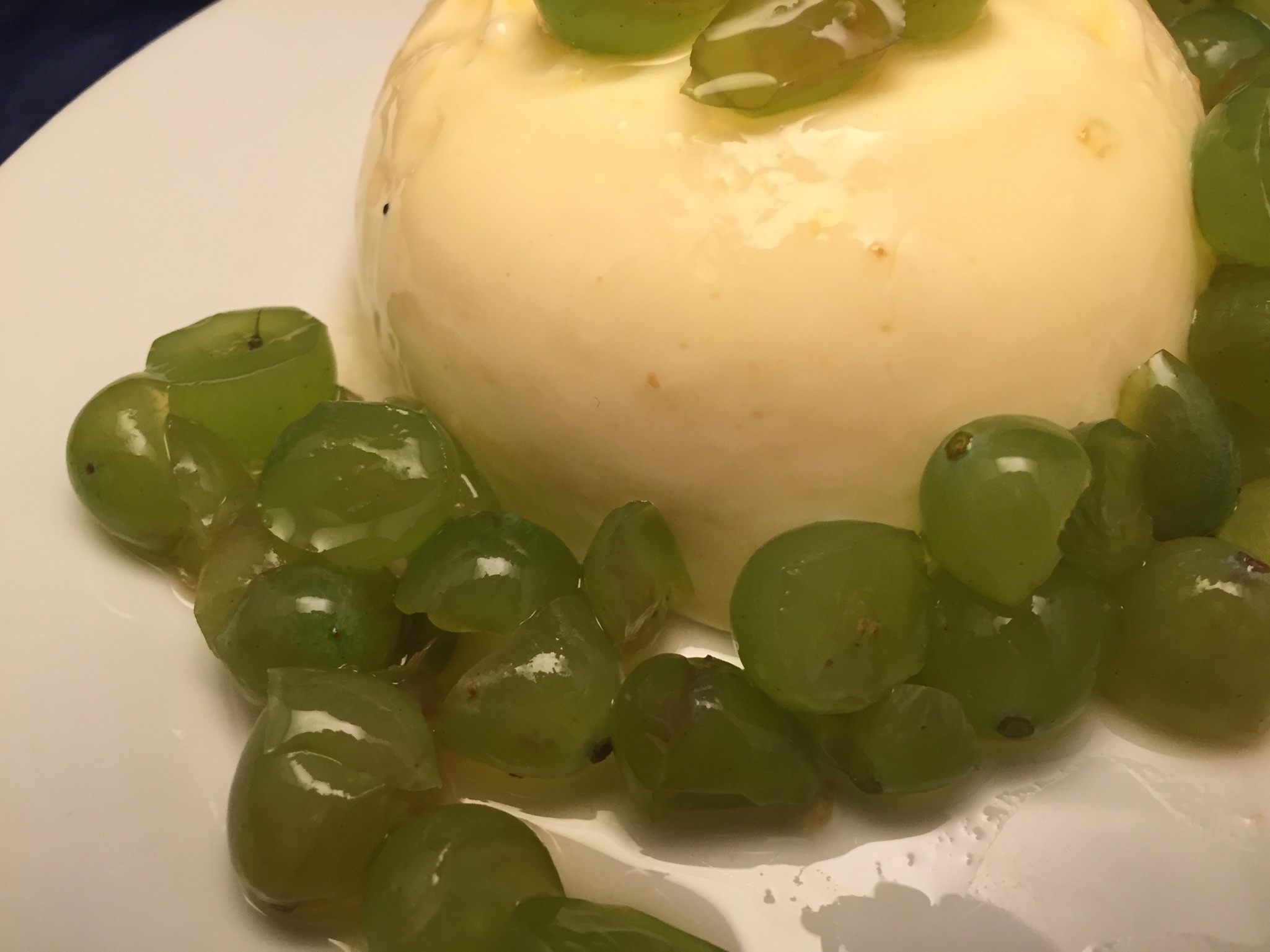 Vanille-Pudding mit Trauben