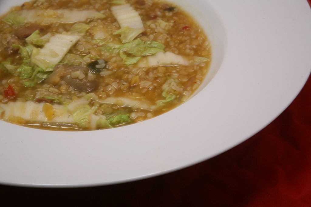 Quinoa-Bulgur-Linsen-Eintopf mit Chinakohl - Nudelheissundhos