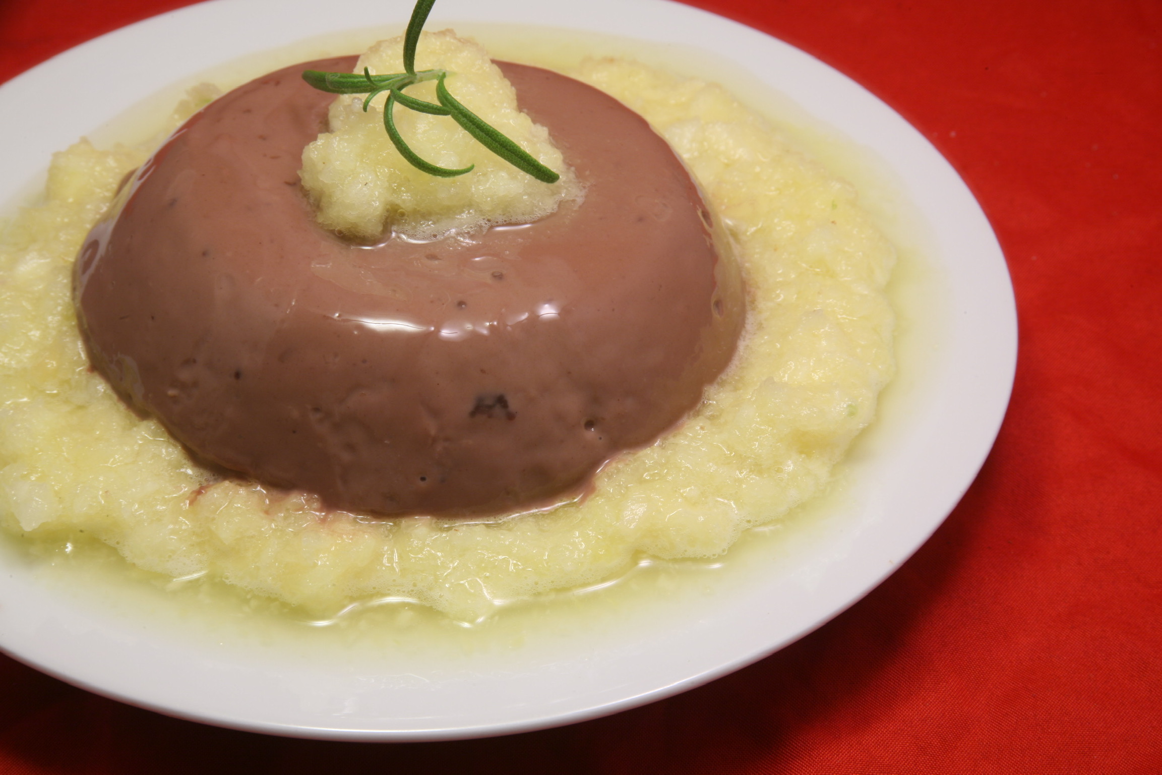 Schokoladen-Pudding mit Ananas-Kompott