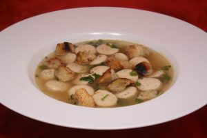 Weißwurst-Suppe mit Croutons