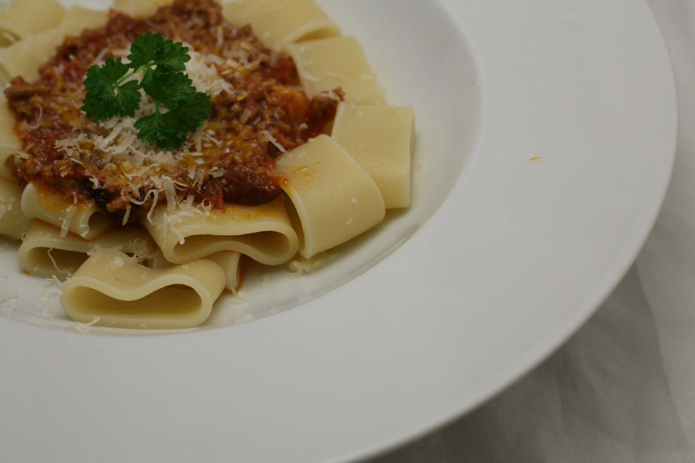 Calamarata mit Hackfleisch-Tomaten-Sauce