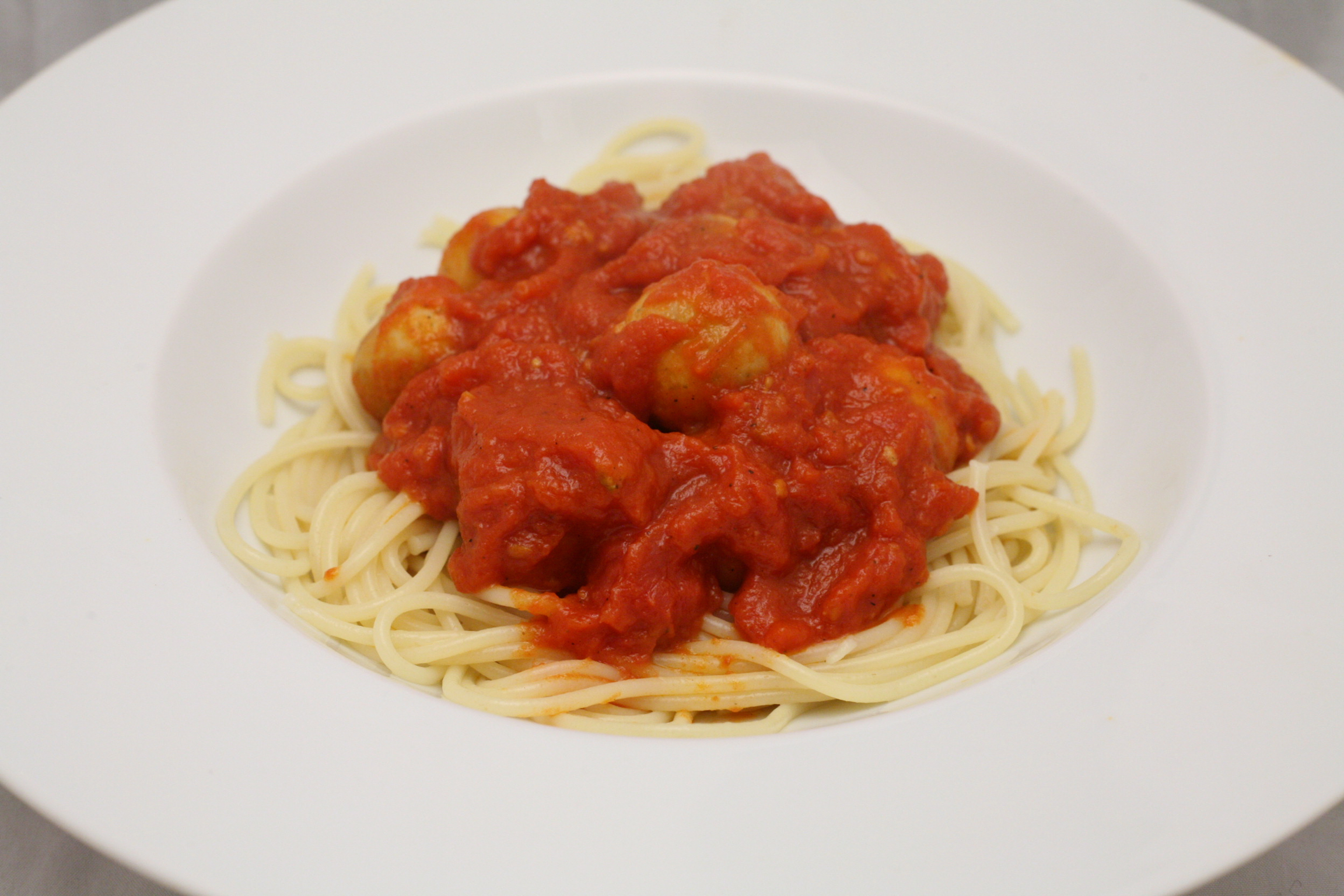 Markklößchen in Tomaten-Sauce mit Spaghetti