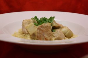 Hähnchenbrustfilet mit Chicorée in Curry-Sauce mit Hirse
