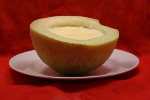 Pudding im Honigmelonen-Mantel