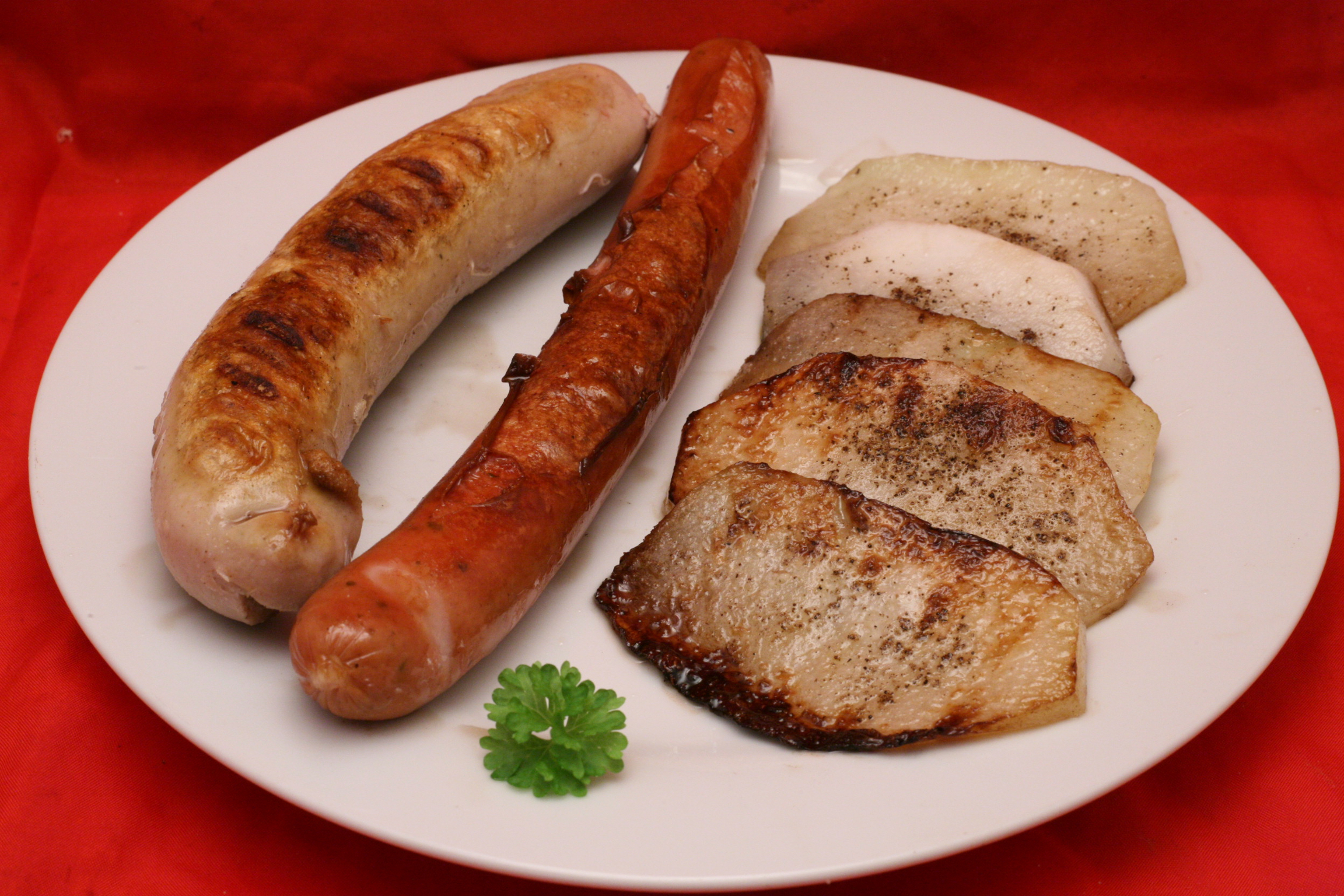 Zweierlei Wurst mit gegrilltem Kohlrabi