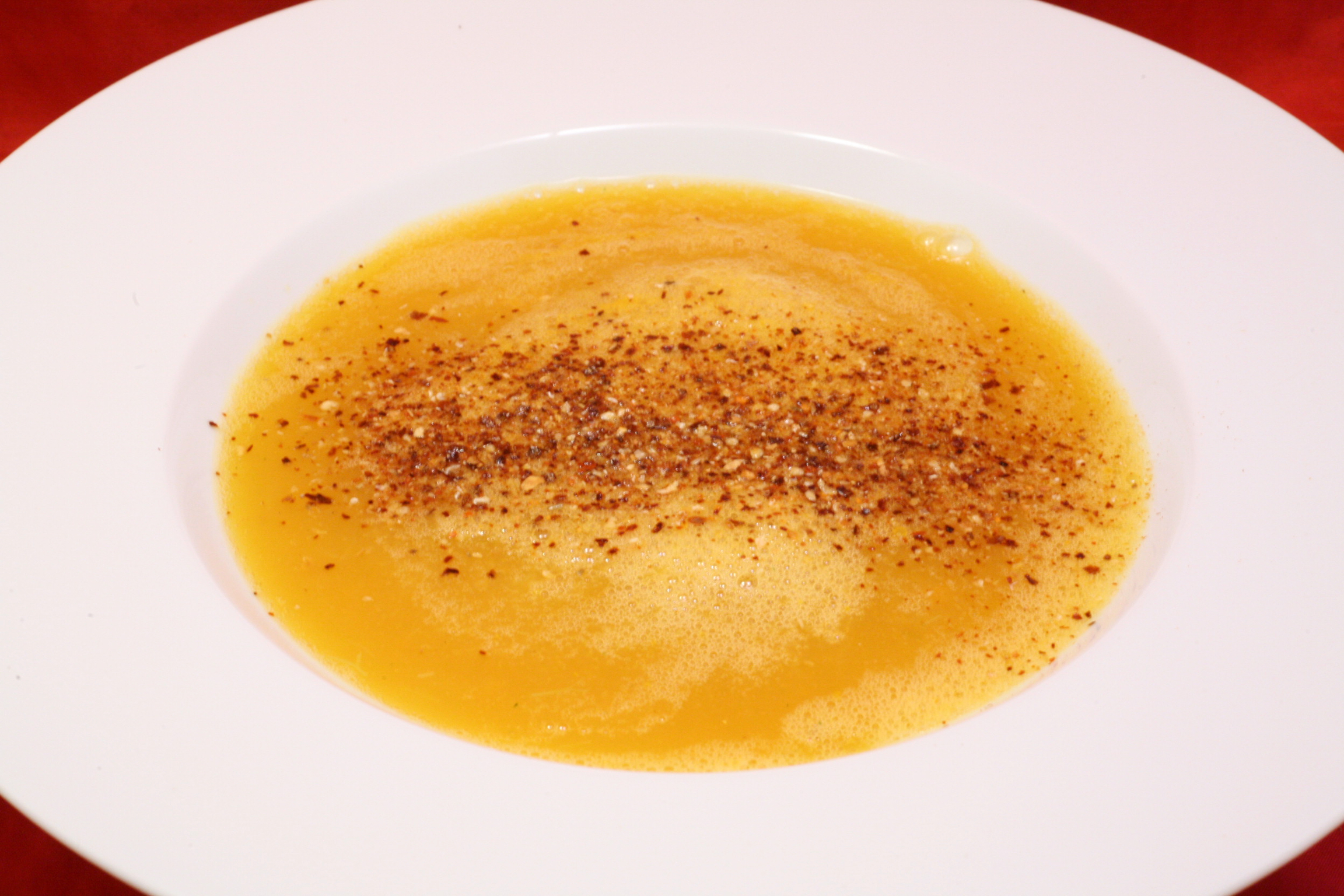 Wurzel-Stangensellerie-Suppe mit Chili