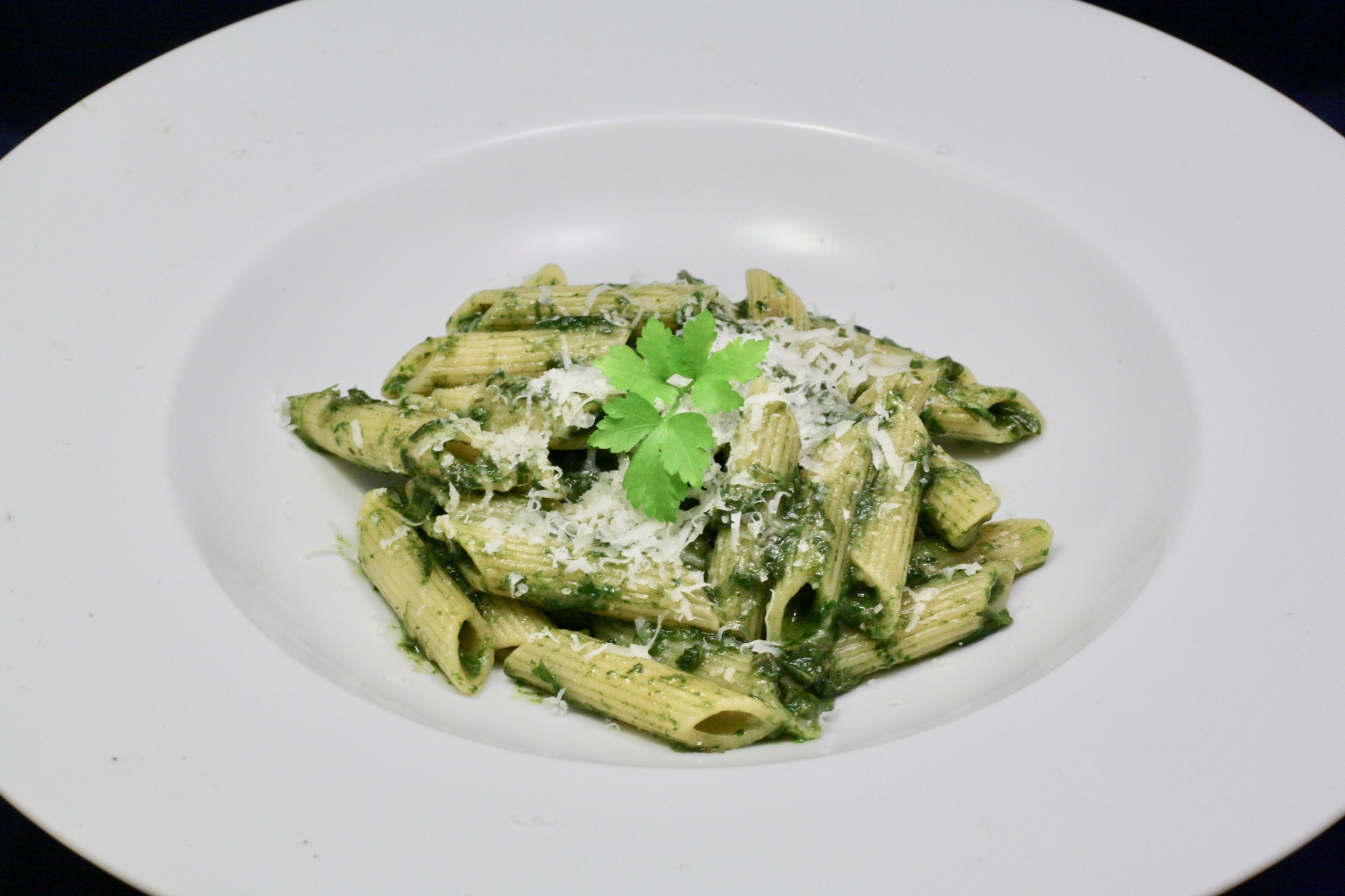 Penne Rigate mit Blattsalat-Pesto