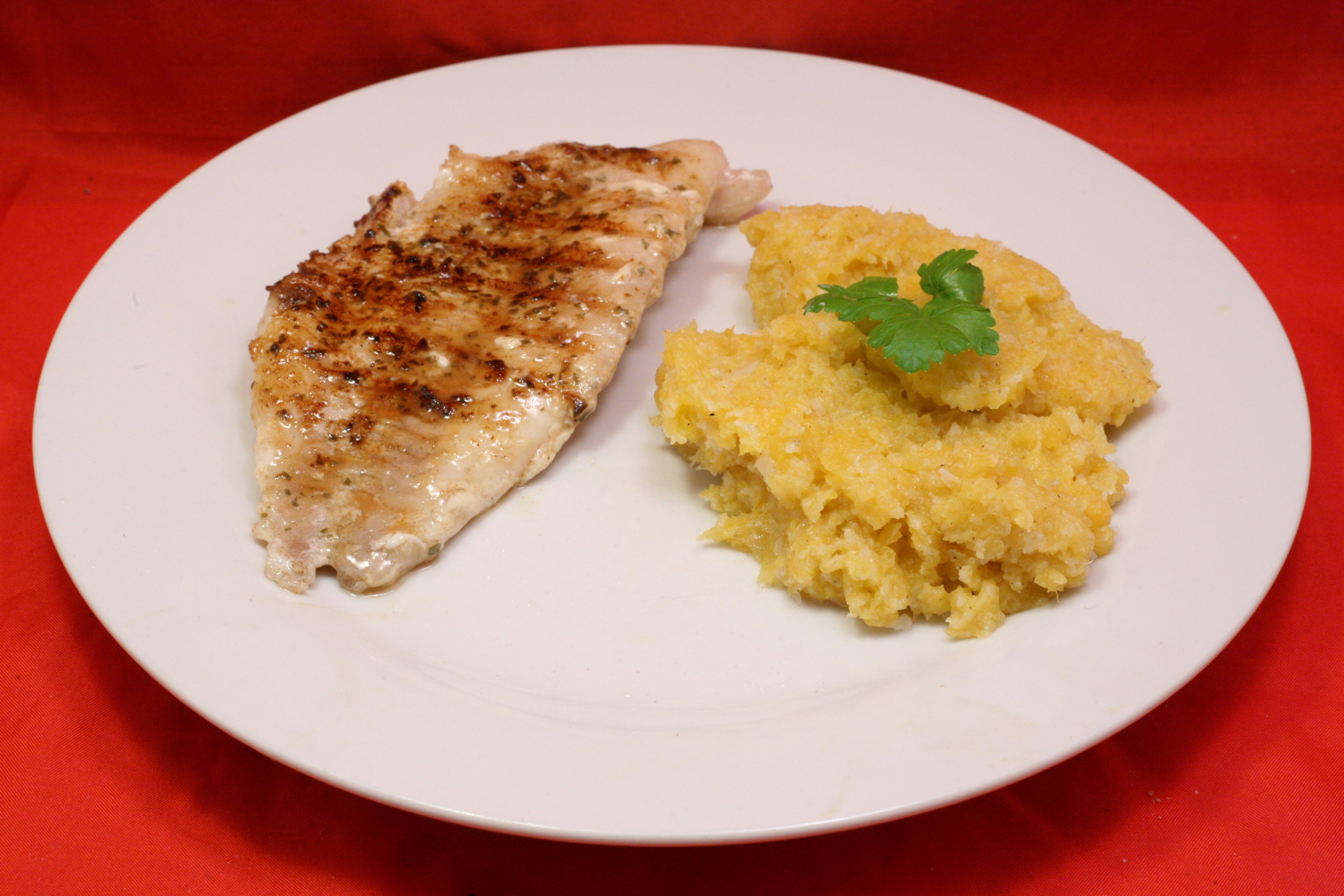 Gegrilltes Rotbarsch-Filet mit Steckrüben-Stampf