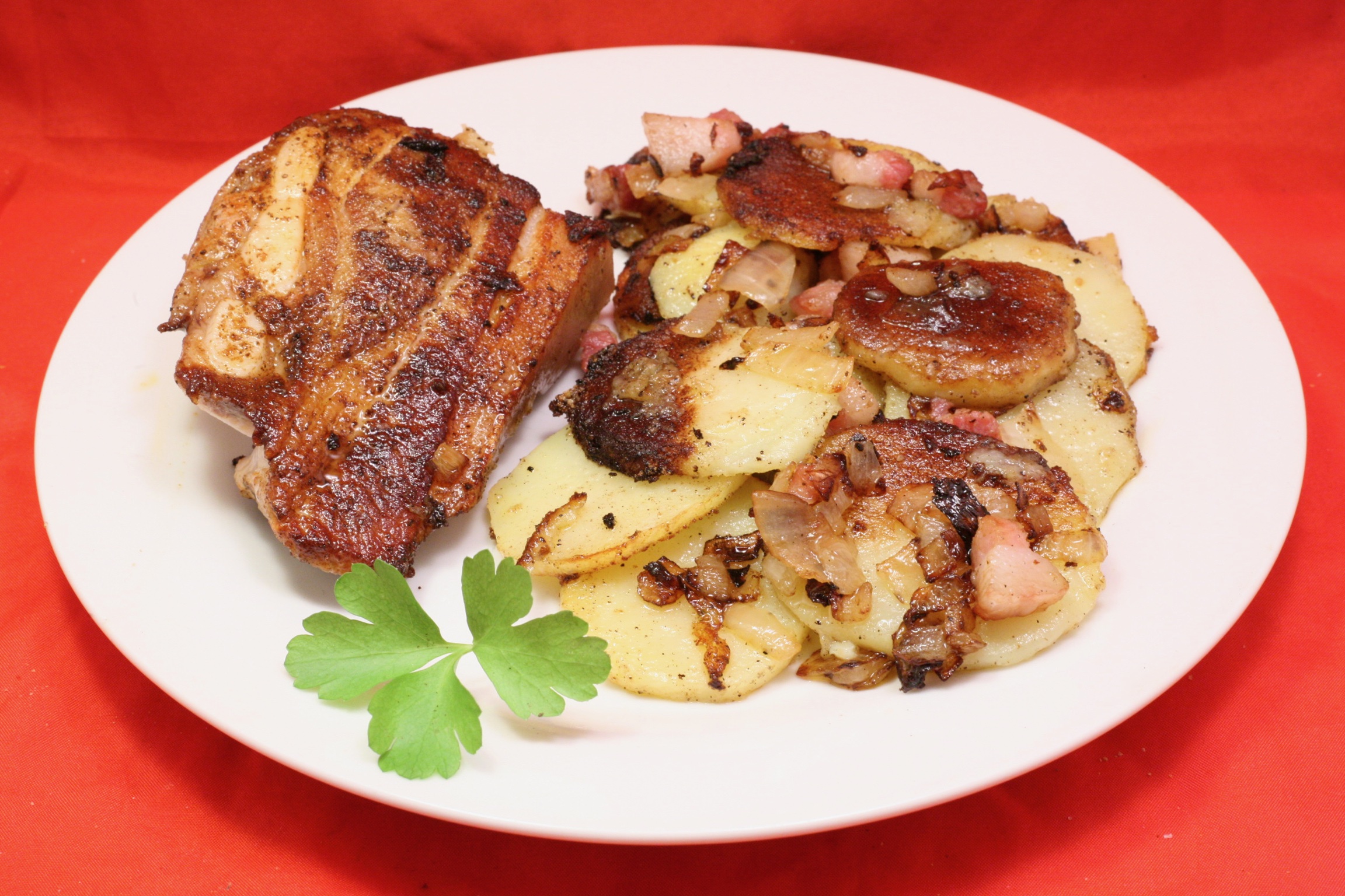 Schweinebauch mit Bratkartoffeln