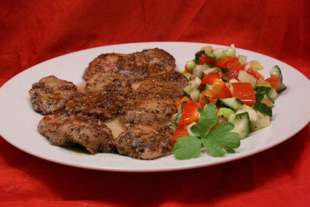 Gegrillter Stierhoden mit frischem Salat - Nudelheissundhos