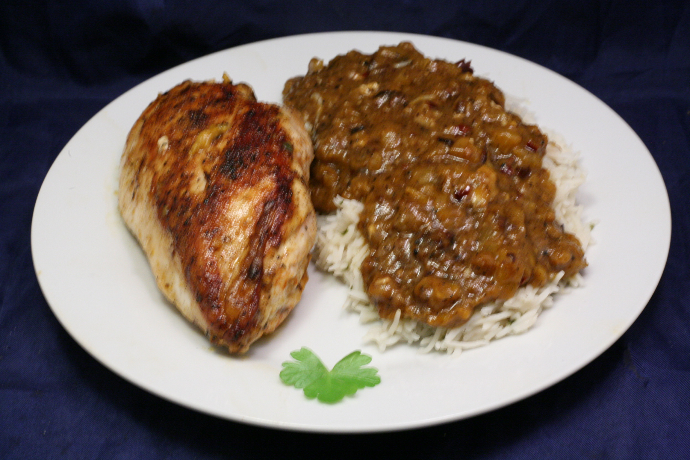 Hähnchenbrustfilet in Aprikosen-Chili-Sauce mit Basmatireis