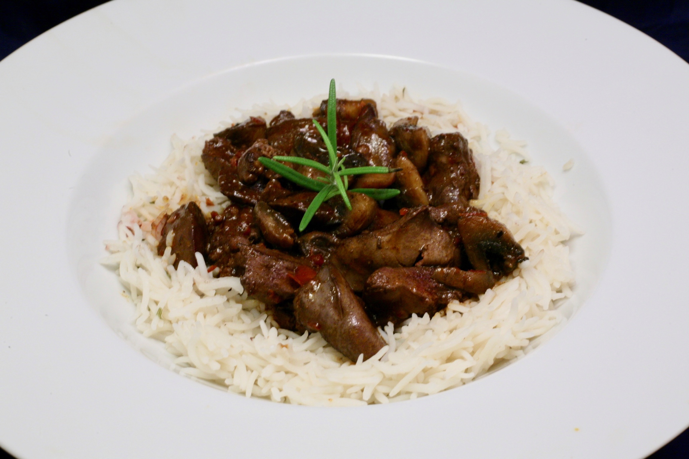 Hähnchenlebern mit Champignons in Toban-Djan-Sauce mit Basmatireis