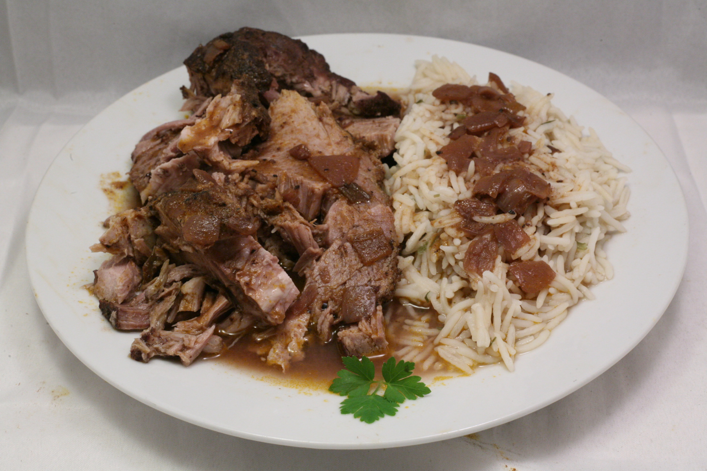 Nackenbraten in dunkler Sauce mit Basmati-Reis