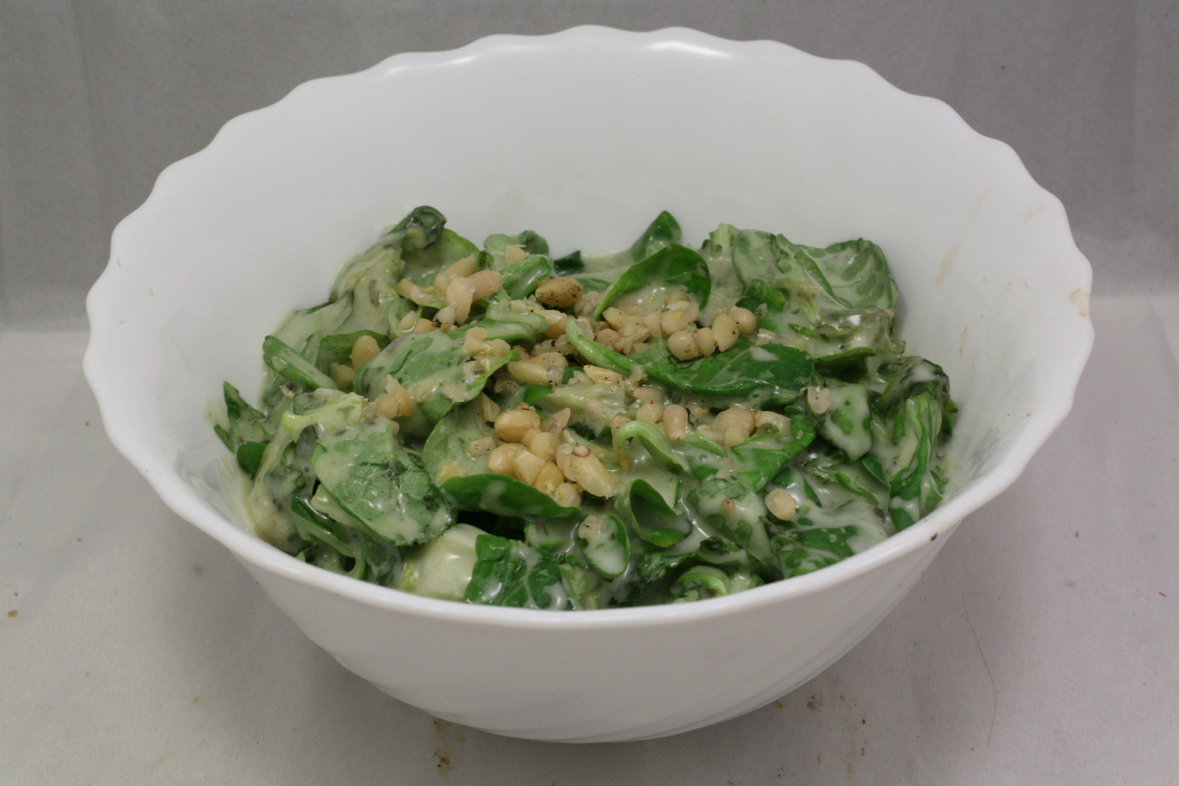 Mini-Pak-Choi-Feldsalat mit Joghurt-Dressing