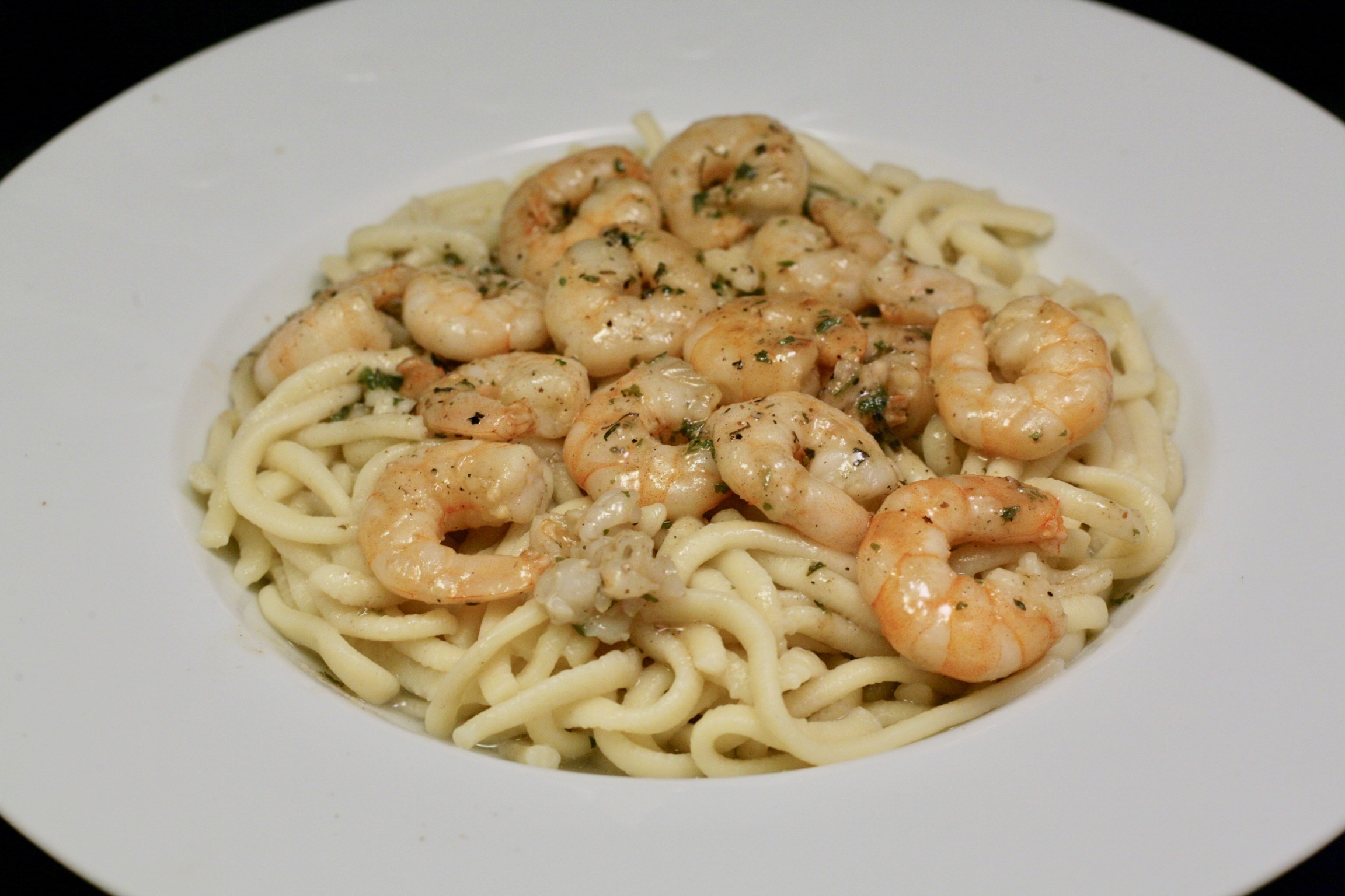 Garnelen in Weißwein-Sauce mit frischer Pasta