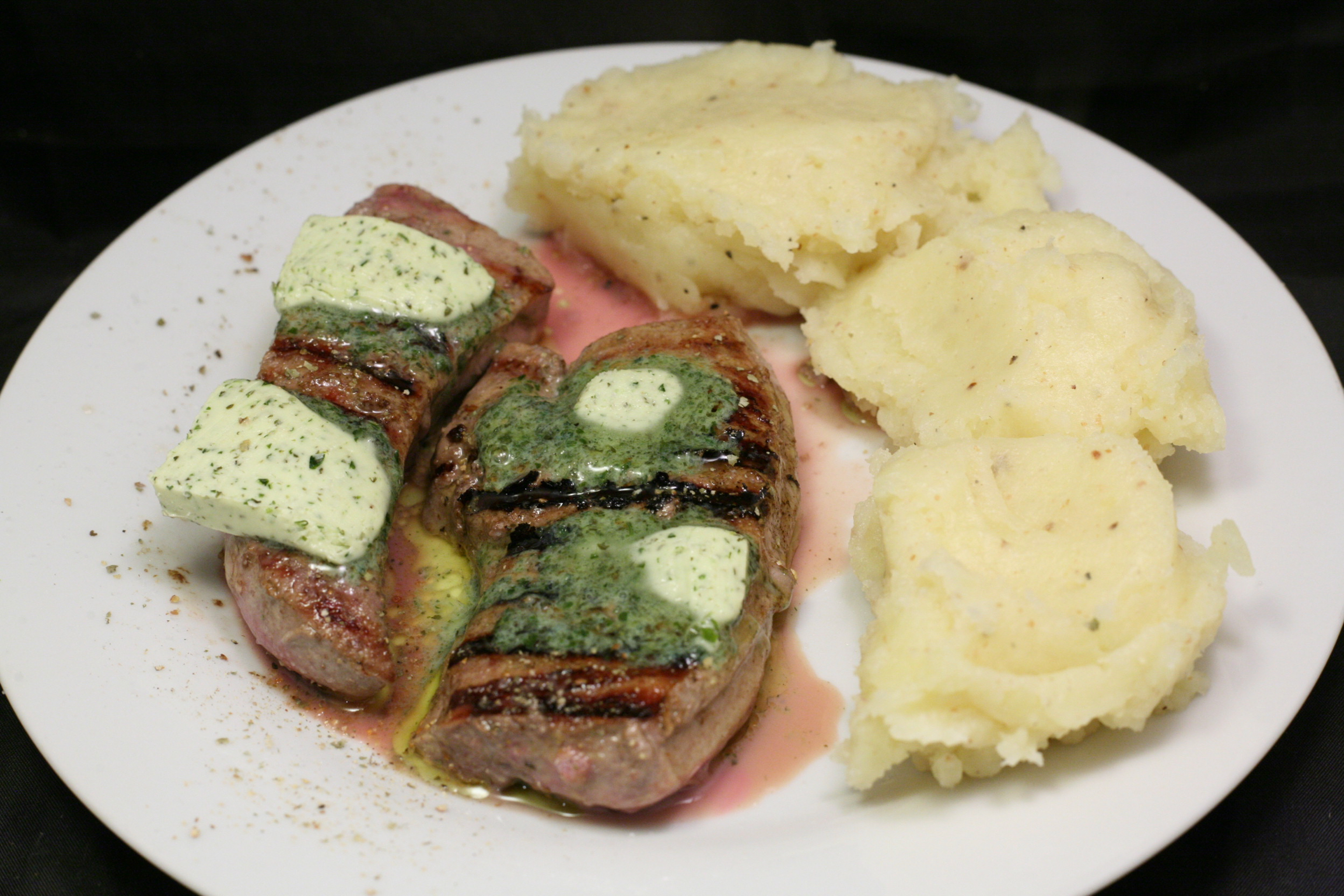 Gegrillte Kalbsleber mit Kartoffelstampf