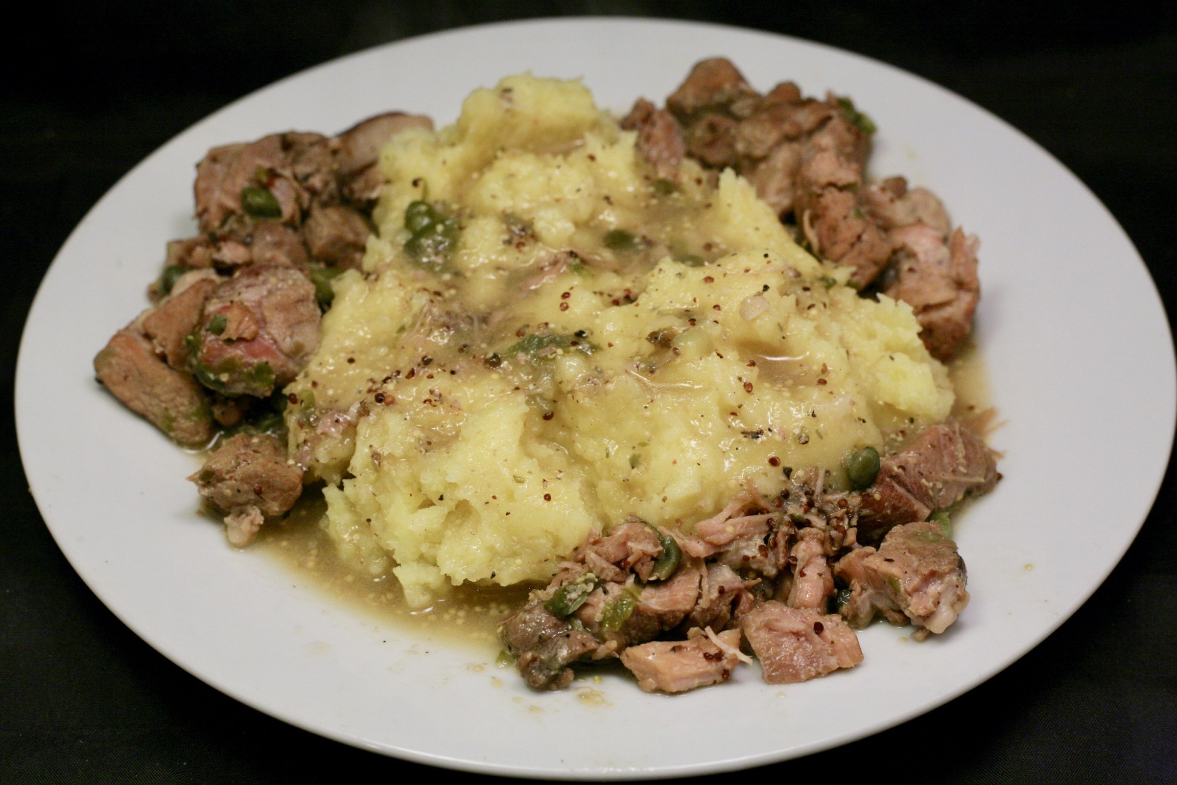 Bier-Gulasch mit Kartoffelstampf - Nudelheissundhos