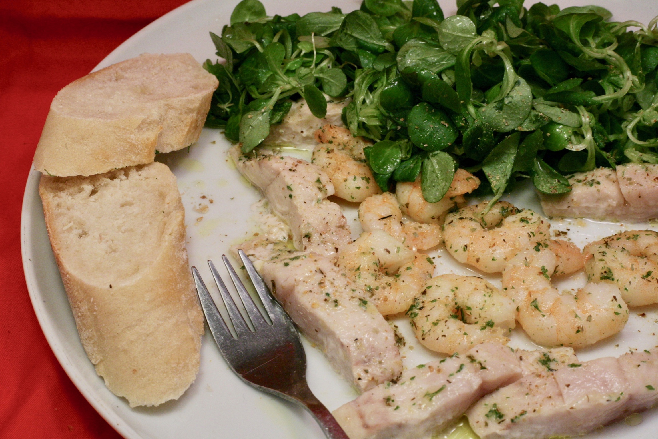 Lauwarmer Feldsalat mit Wildlachs und Garnelen 