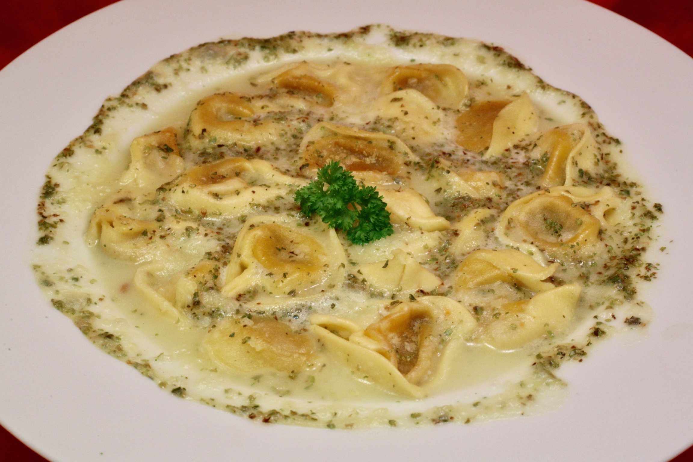 Kartoffelcremesuppe mit Fleisch-Tortellini