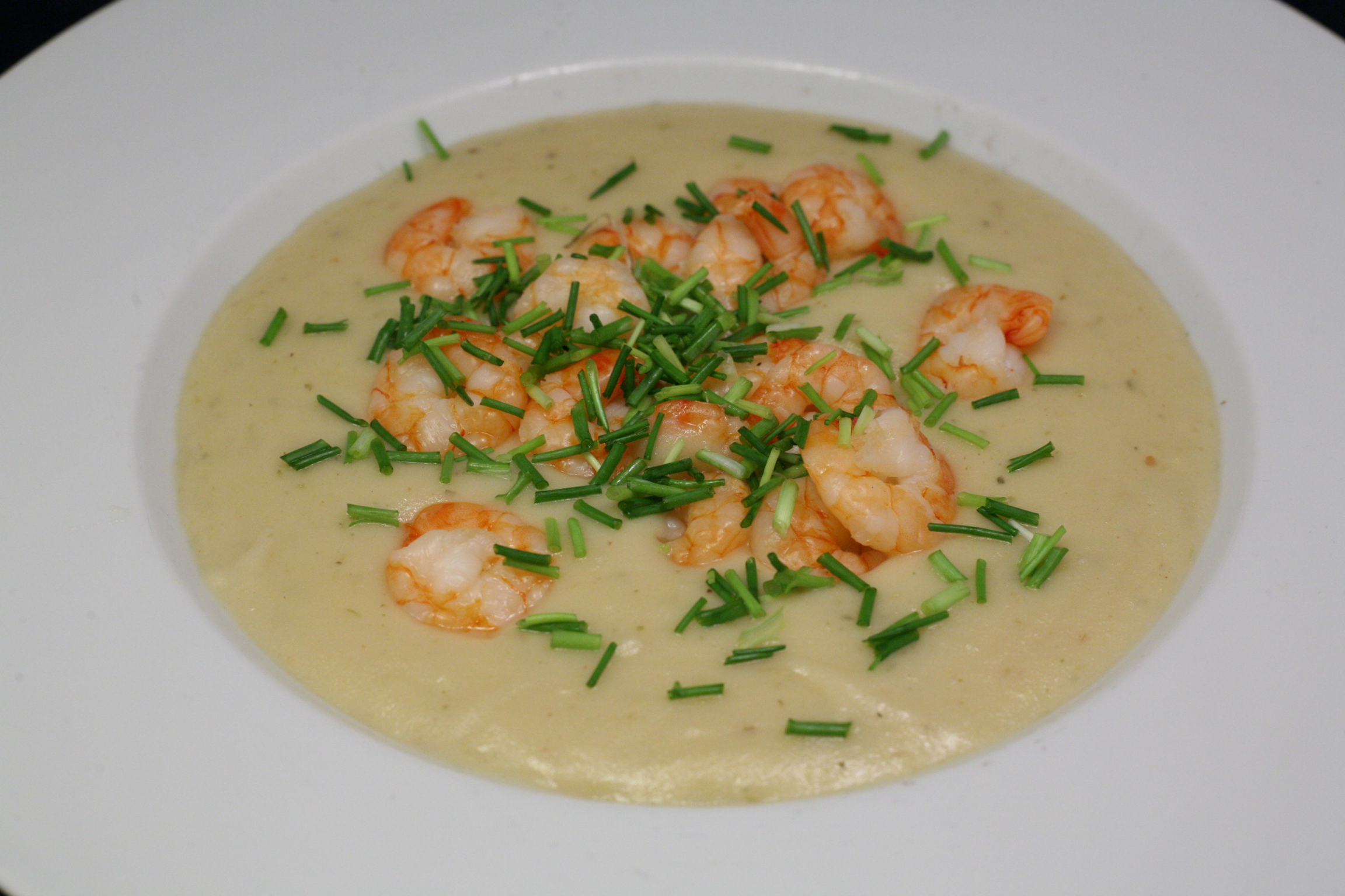 Feine Kartoffelcreme-Suppe mit Garnelen 