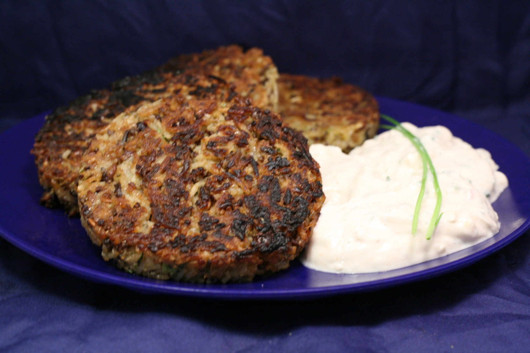 Körner-Frikadellen mit Frischkäse - Nudelheissundhos