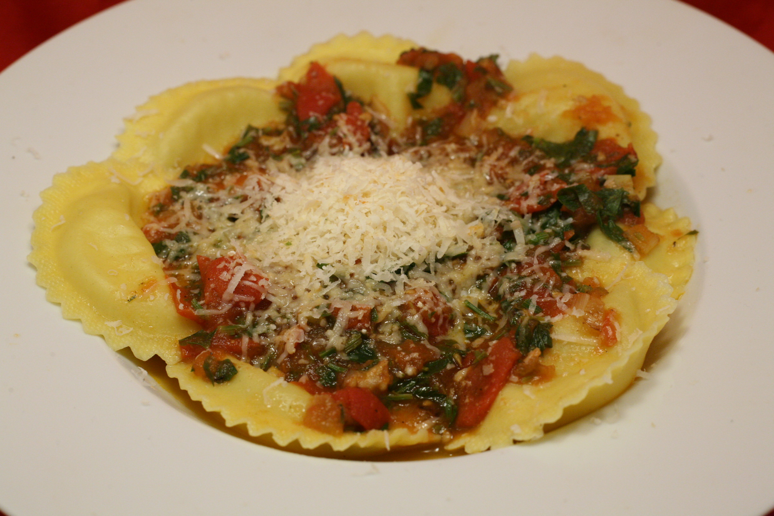 Grandi Girasoli mit leichtem Tomatensugo