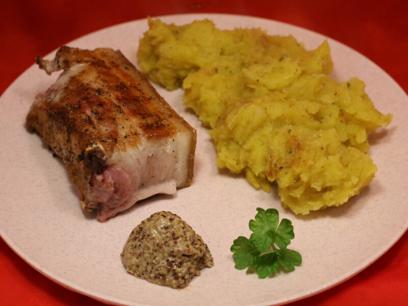 JGegrillter Schweinebauch mit Kürbisstampf