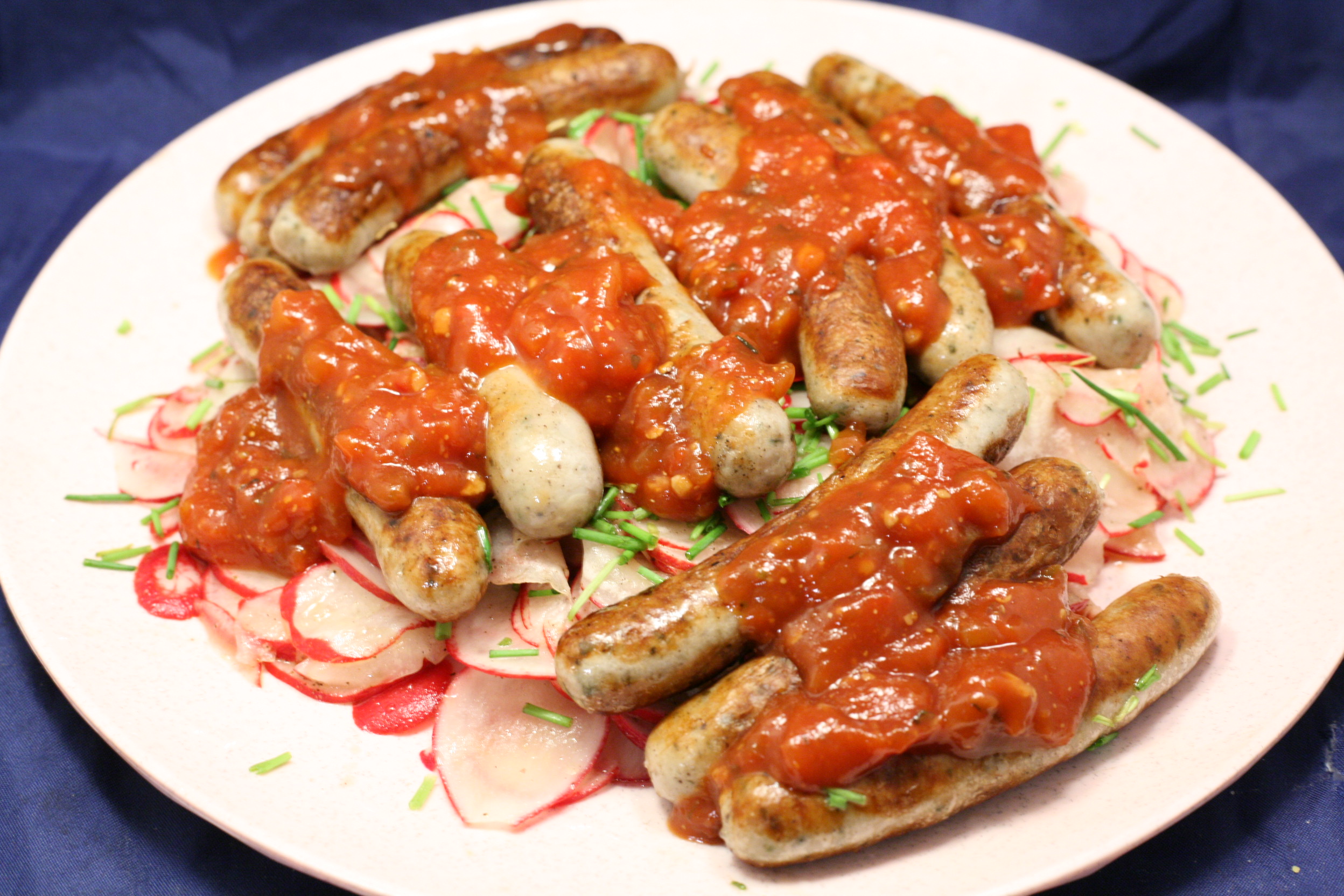 Nürnberger Rostbratwürste mit Radieschen-Salat