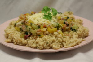 Gemüse in Zitronen-Sauce mit Quinoa und Hirse