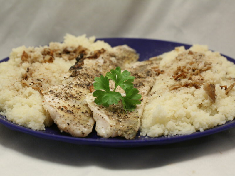 Zander-Filets in Weißwein-Sauce mit Couscous