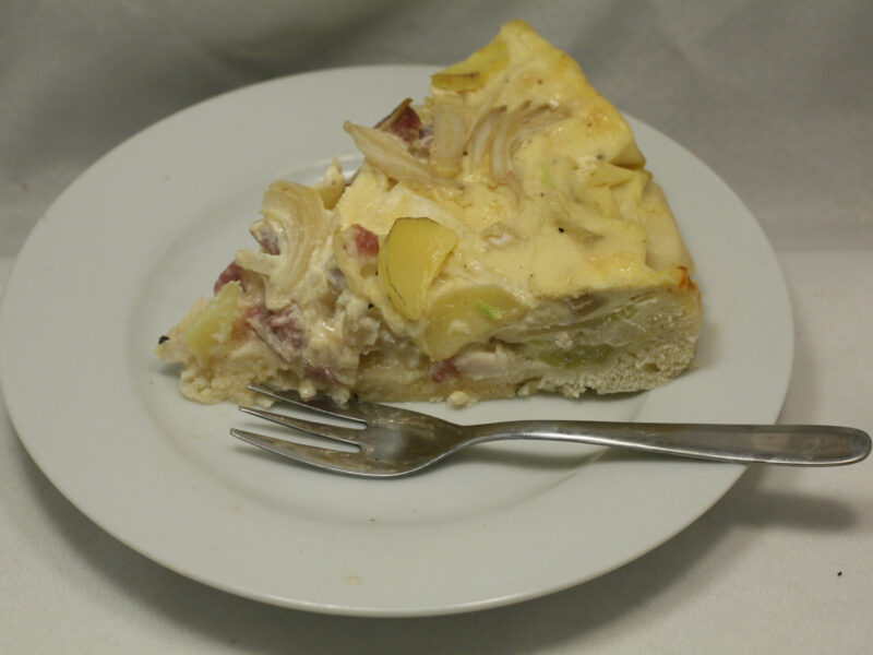 Tarte mit Kartoffeln, Zwiebeln und Bauchspeck 