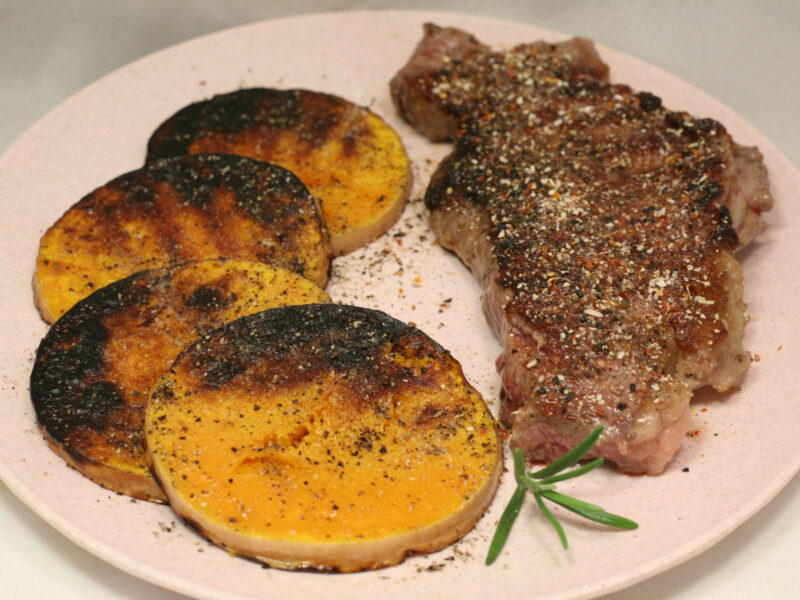 Dry aged Rumpsteak mit gegrillten Kürbisscheiben