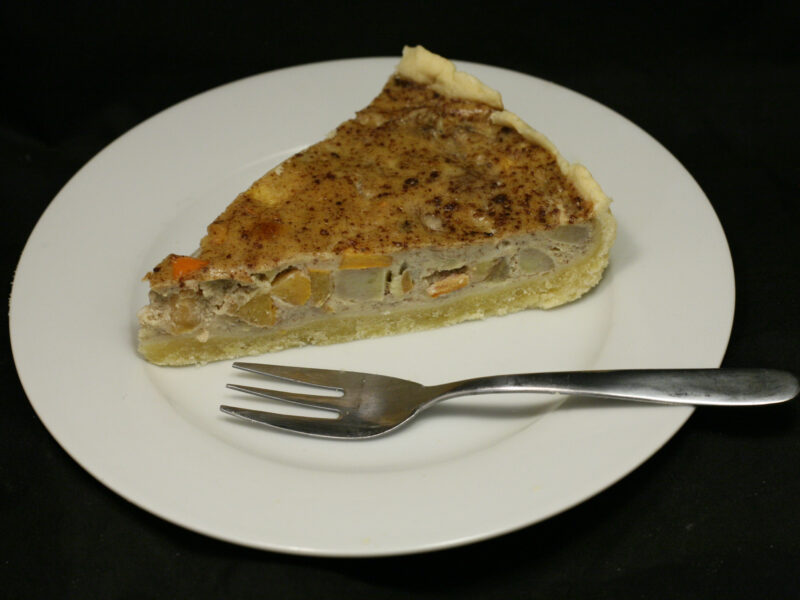 Süße Tarte mit Bananen und Kaki-Frucht