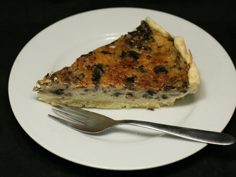 Pikante Tarte mit Champignons und Emmentaler