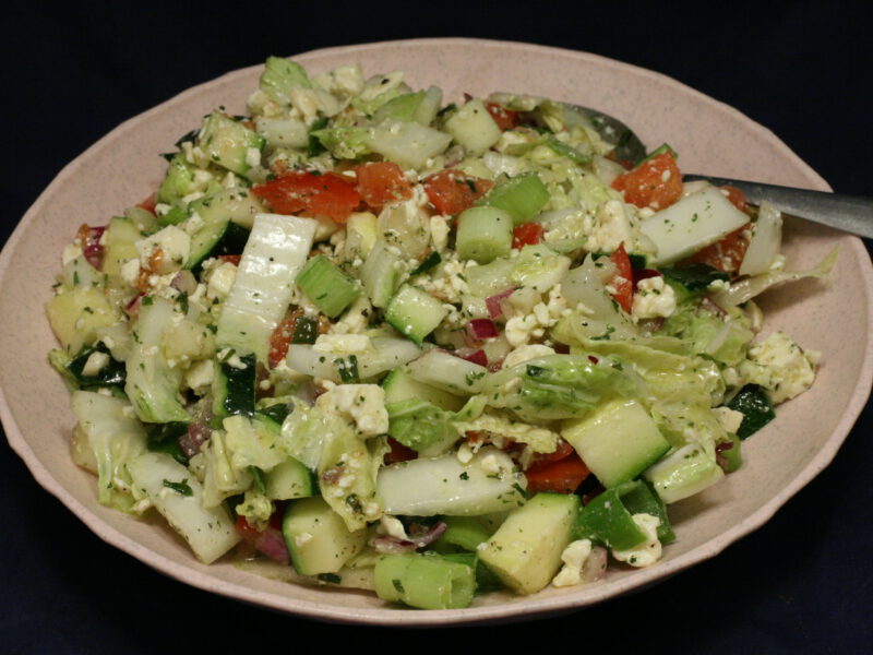 Frischer Salat mit Feta