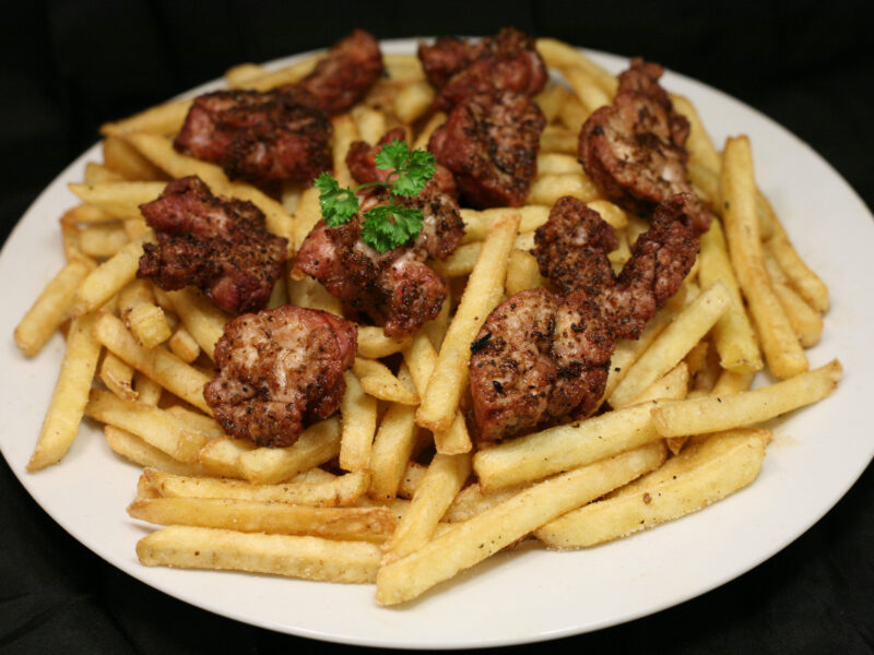 Frittierteller mit Kalbsbries und Pommes frites