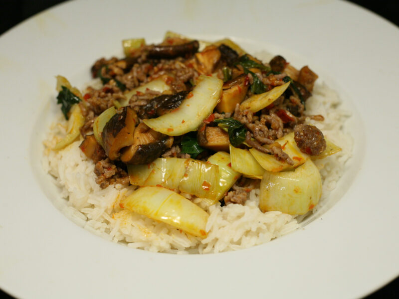 Kronfleisch mit Mini Pak Choi und Shiitake in Chili-Sauce