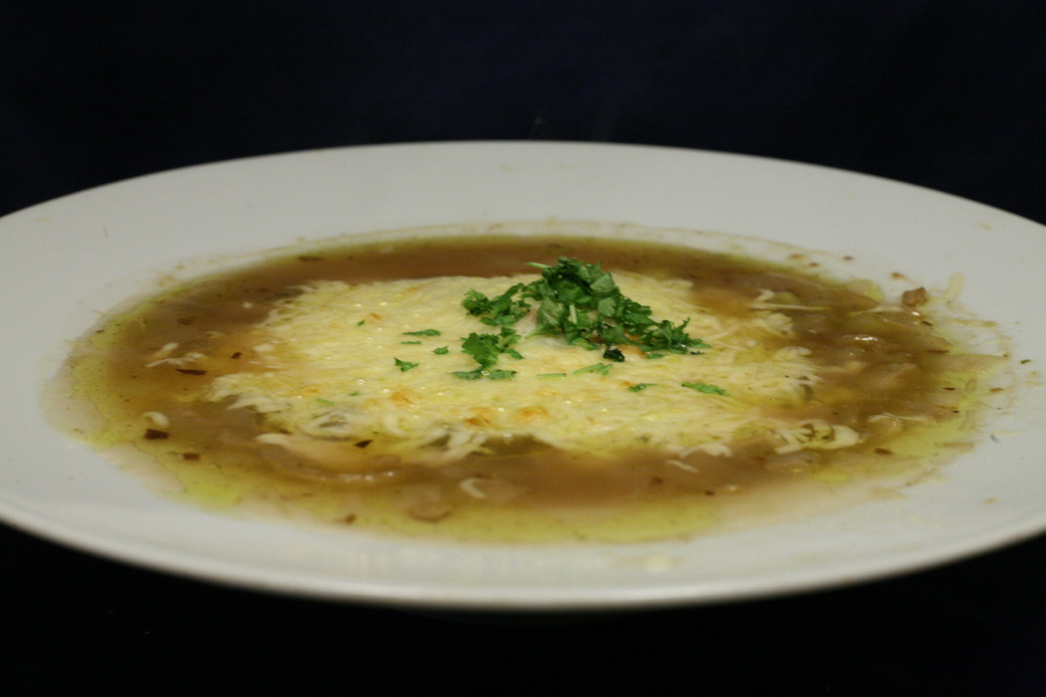 Überbackene Zwiebelsuppe - Nudelheissundhos