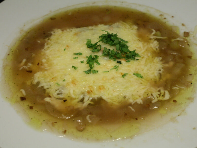 Überbackene Zwiebelsuppe