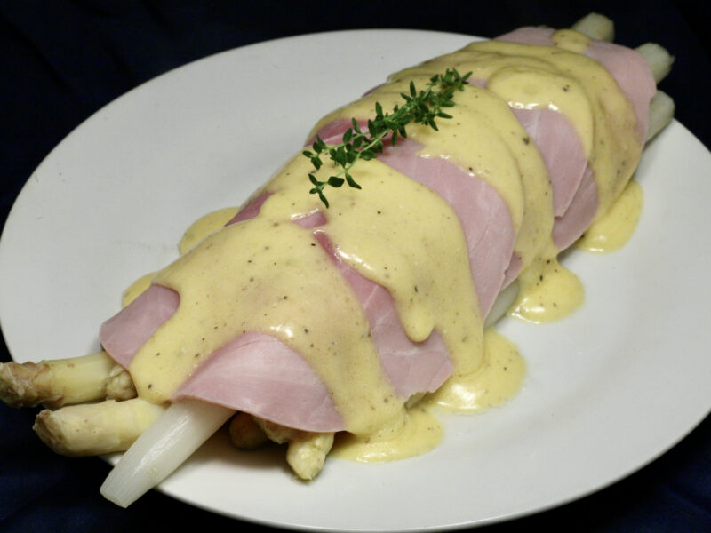 Spargel mit gekochtem Schinken und Sauce Hollandaise