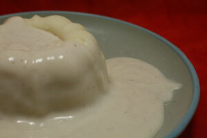 Grießpudding mit Vanille-Sauce