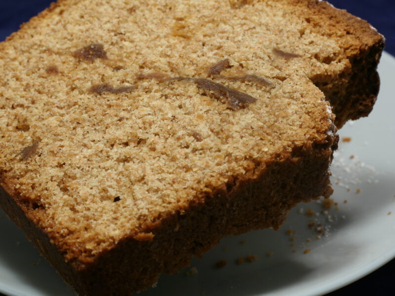 Dinkelkuchen mit Schokolade, Mandeln und Feigen