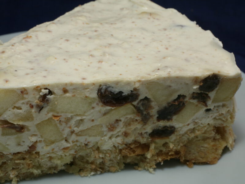 Quark-Torte mit Apfel, Whiskey-Rosinen und Mandeln